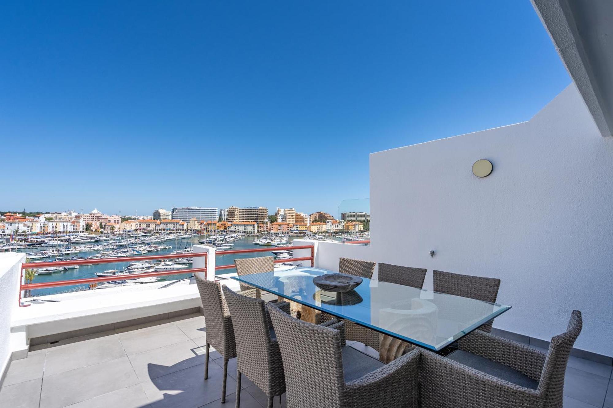 Marina Triplex Apartment *
